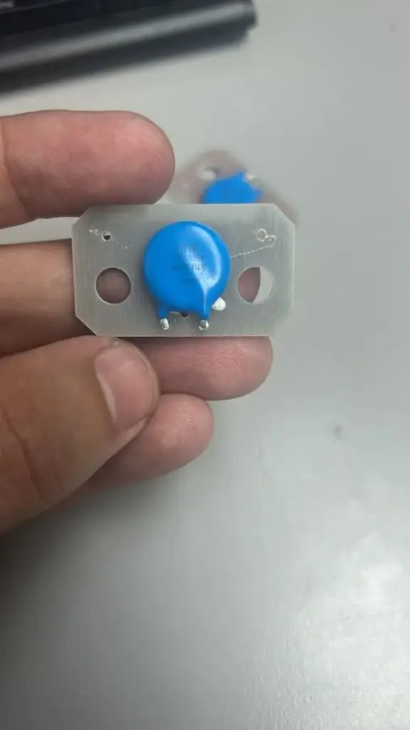 VARISTOR ON002134-1-88882-88-A1 (PARA KIT RECTIFICADOR)